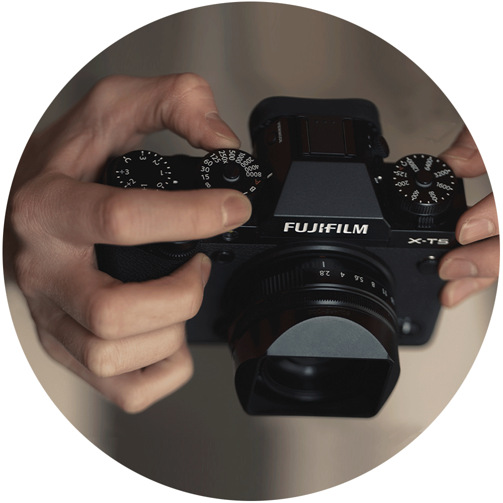 Fujifilm X-T5 + XF 18-55mm f/2.8 R-4 LM OIS -järjestelmäkamera, musta