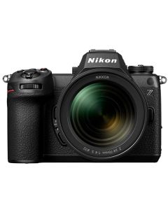 Nikon Z6 III + Z 24-70mm f/4 S -järjestelmäkamera