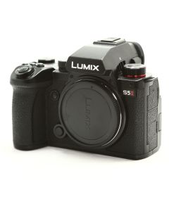 Panasonic Lumix S5 II -järjestelmäkamera KÄYTETTY