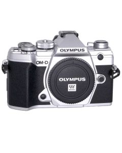 Olympus OM-D E-M5 Mark III -järjestelmäkamera, hopea KÄYTETTY