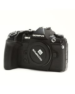 Olympus OM-D E-M1 Mark II -järjestelmäkamera, musta KÄYTETTY