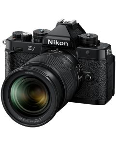 Nikon Z f + Z 24-70mm f/4 S -järjestelmäkamera, musta