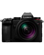 Panasonic Lumix S5D + S 28-200mm f/4-7.1 Macro OIS -järjestelmäkamera