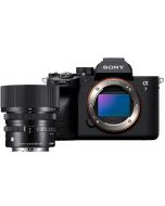 Sony A7 Mark IV + Sigma 45mm f/2.8 C DG DN -järjestelmäkamera