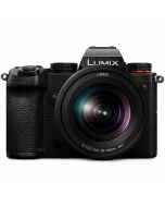 Panasonic Lumix S5 + S 20-60mm f/3.5-5.6 -järjestelmäkamera
