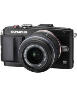 Olympus PEN E-PL6, musta + Olympus M.Zuiko 14-42mm f/3.5-5.6 II R, musta