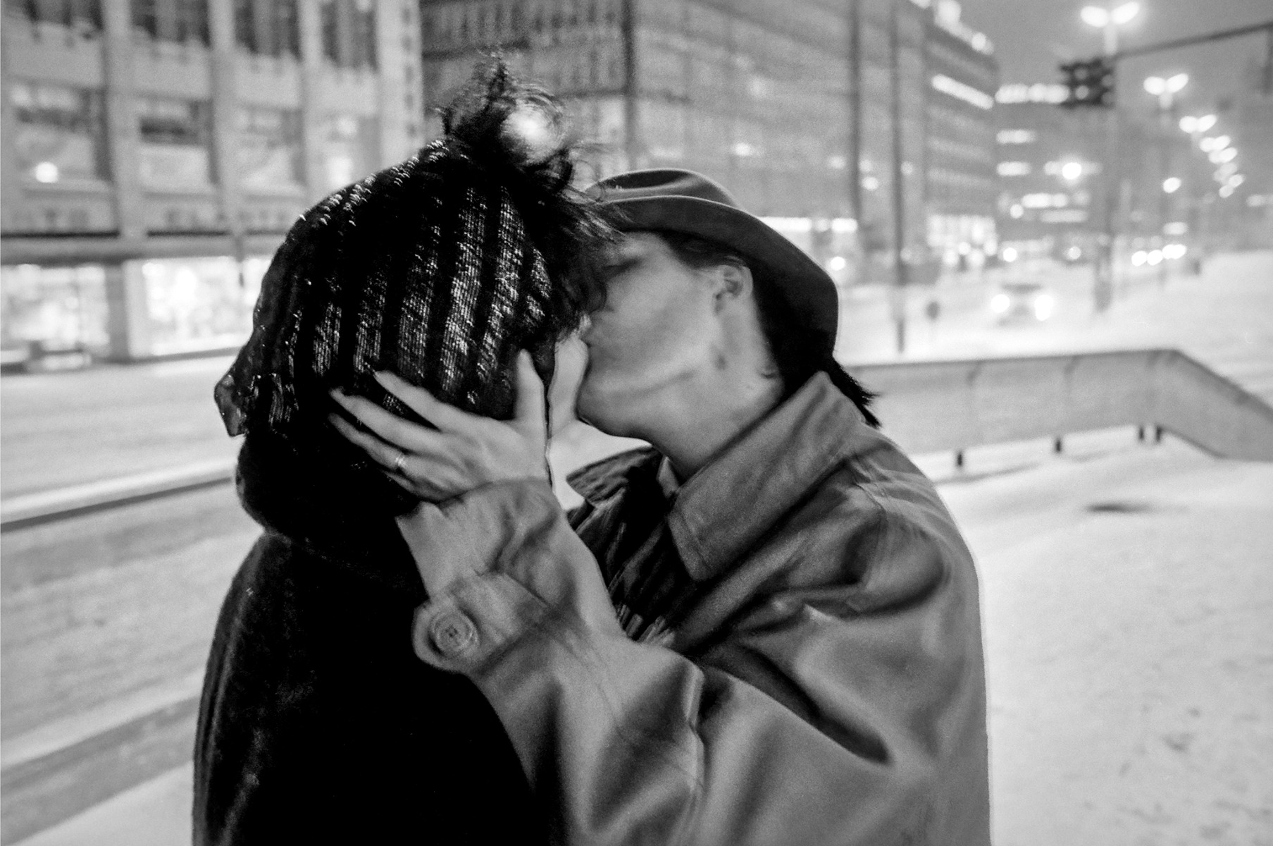 006_Huone_209_Talviyo_n_suudelma_Hakaniemessa_1982