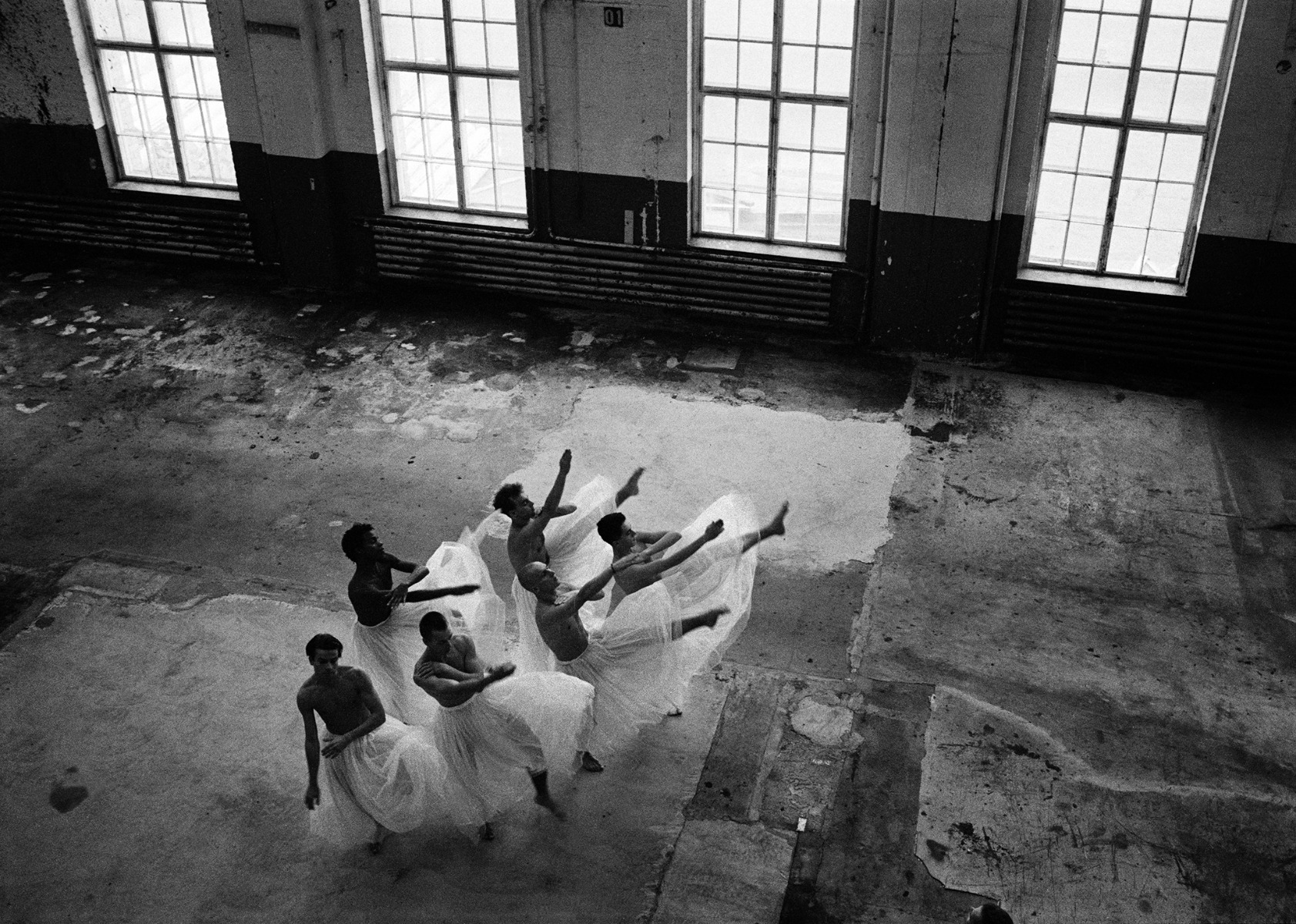 011_Ballet_pathetique_ja_miestanssijat_tutuissa_1989_Helsinki_by_Night_