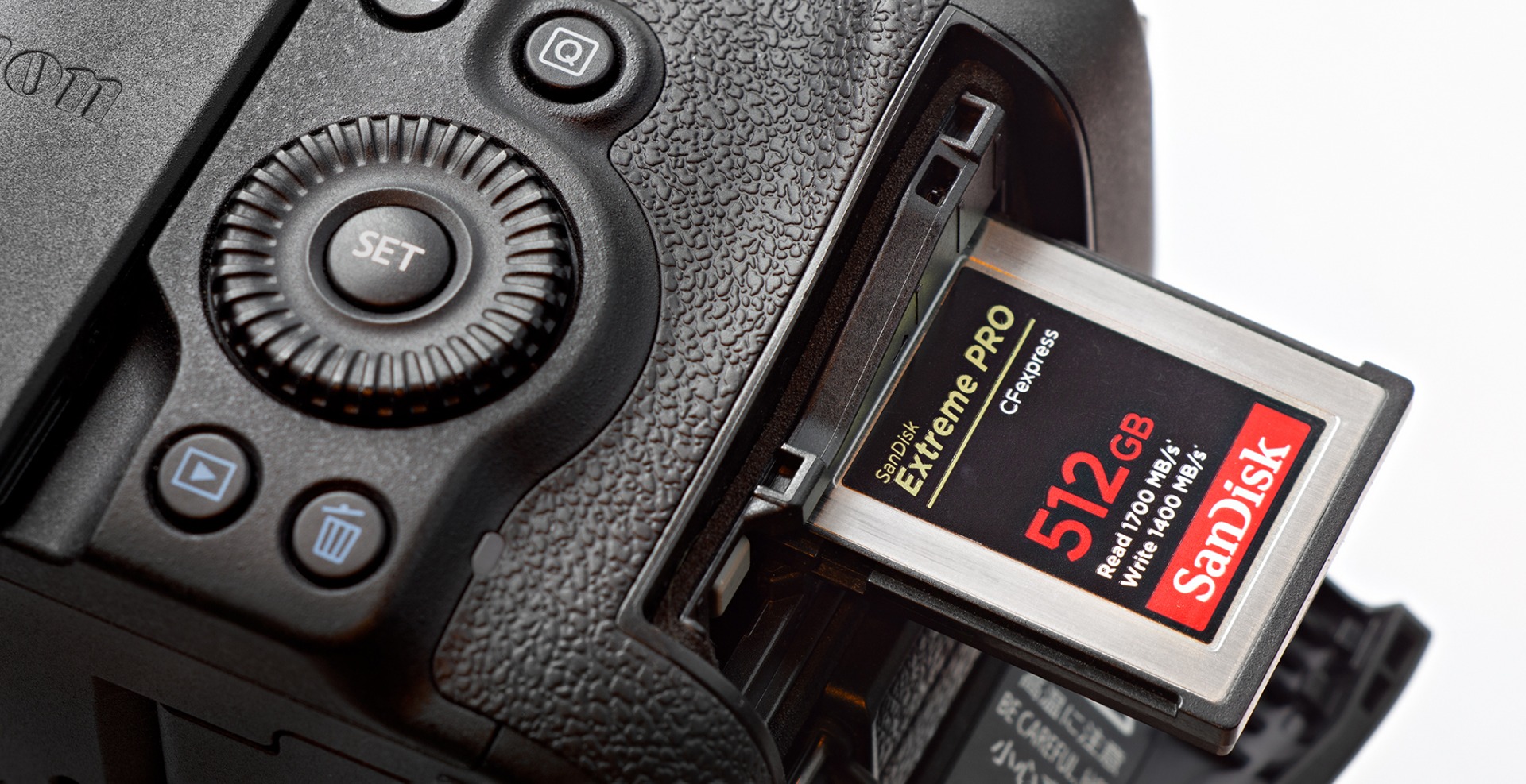 Canon_R6_III_ja_CFexpress-kortti