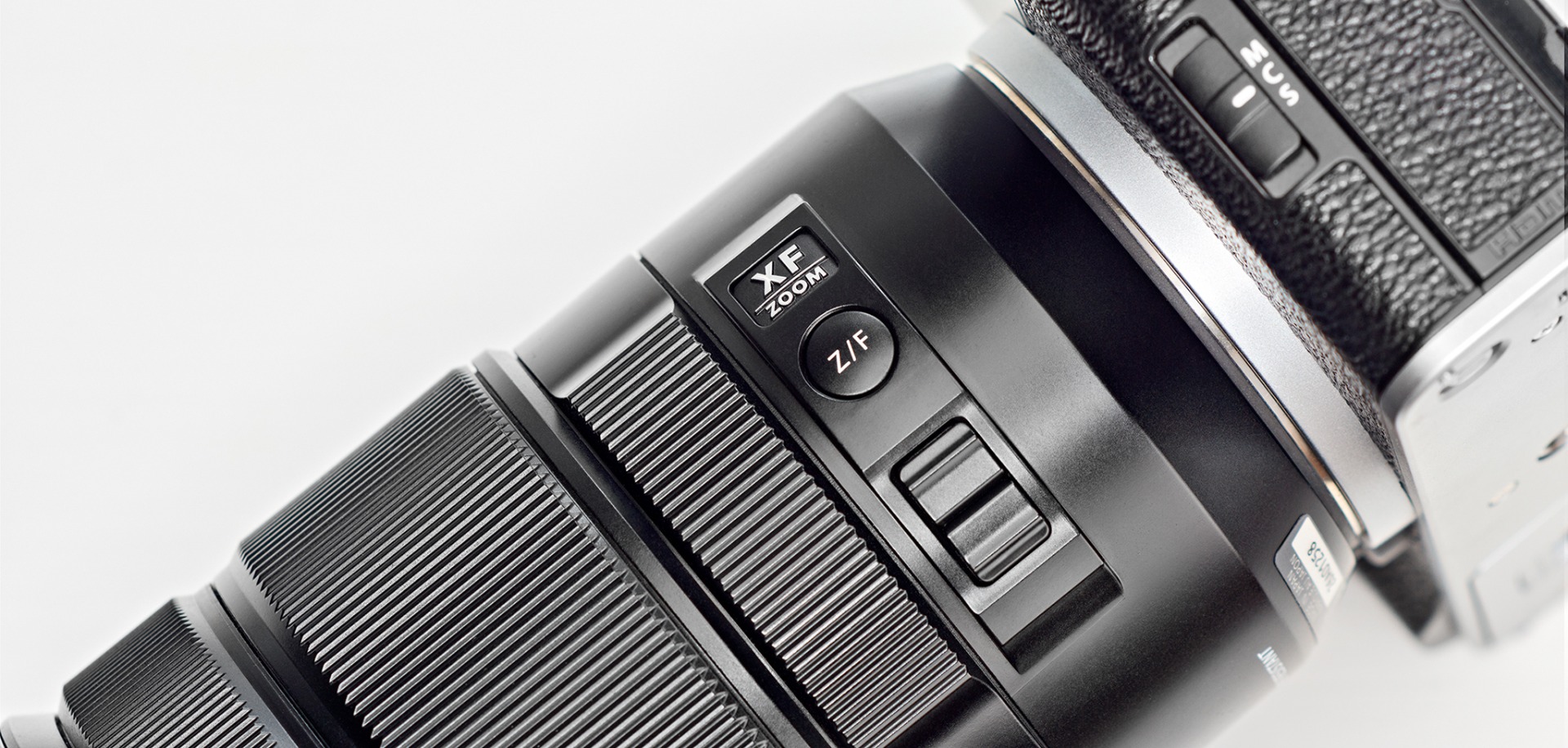 XF_18-120mm_zoomausrenkaat_ja_-painikkeet